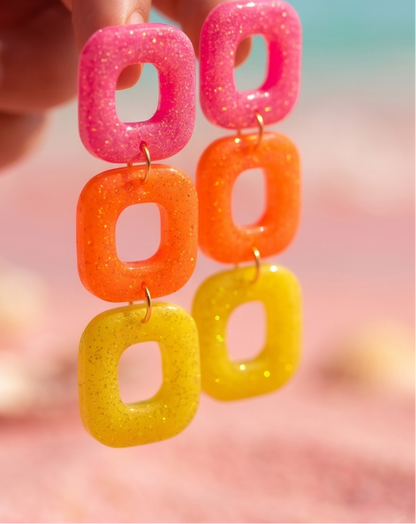 Boucles d'oreilles rétro aux couleurs rose, jaune et orange pailletées