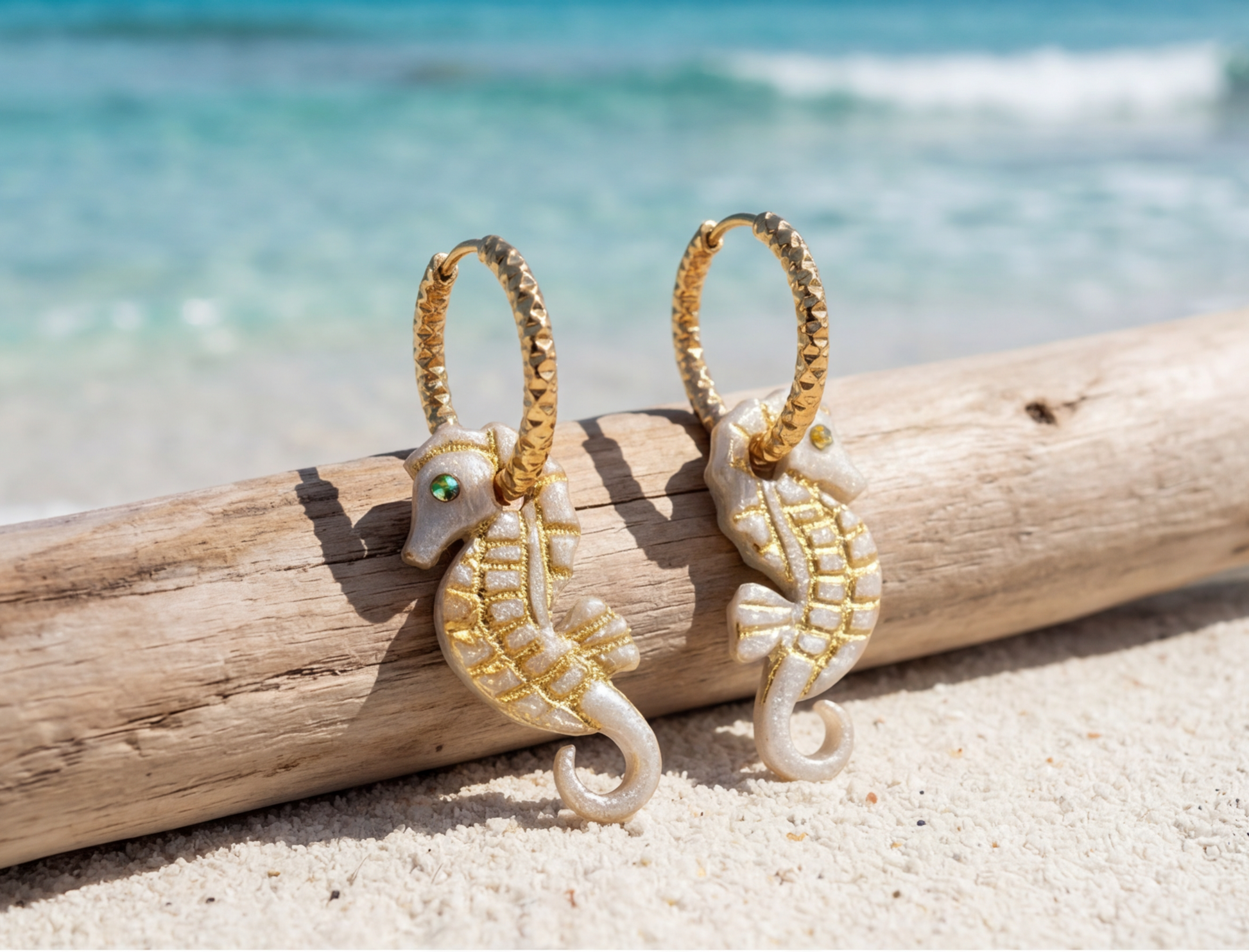 boucle d'oreille, bijoux en forme d'hippocampe, avec un cristaux de verre