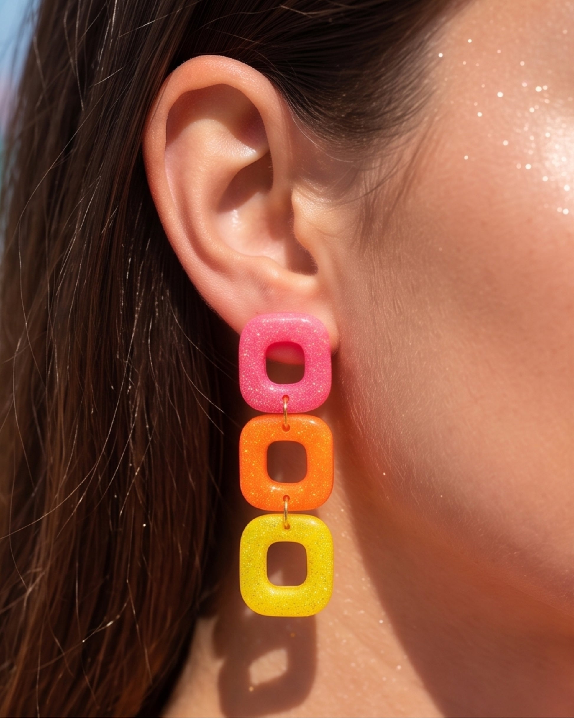 Boucles d'oreilles Malibu rétro aux couleurs rose, jaune et orange pailletées