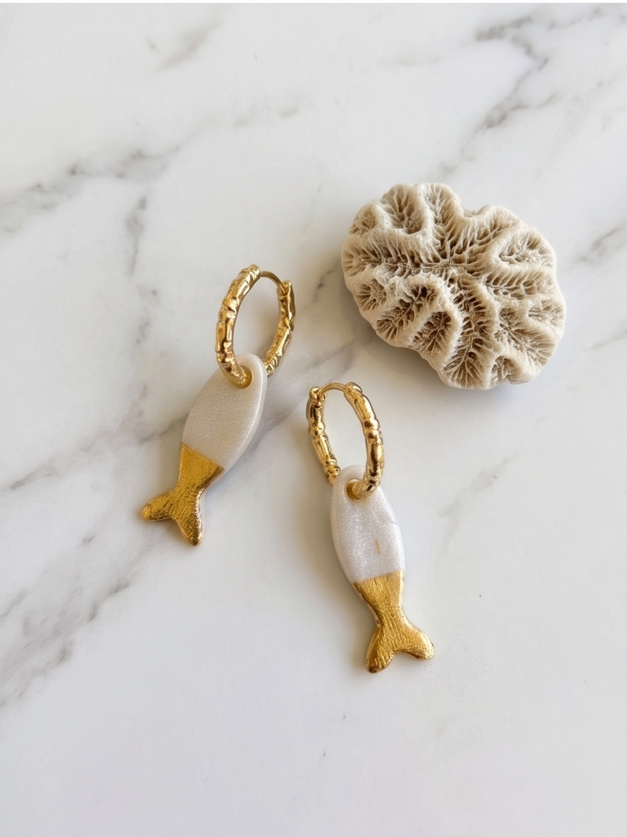 BOUCLE DOREILLE, PAMPILLE EN FORME DE POISSON DETAILS